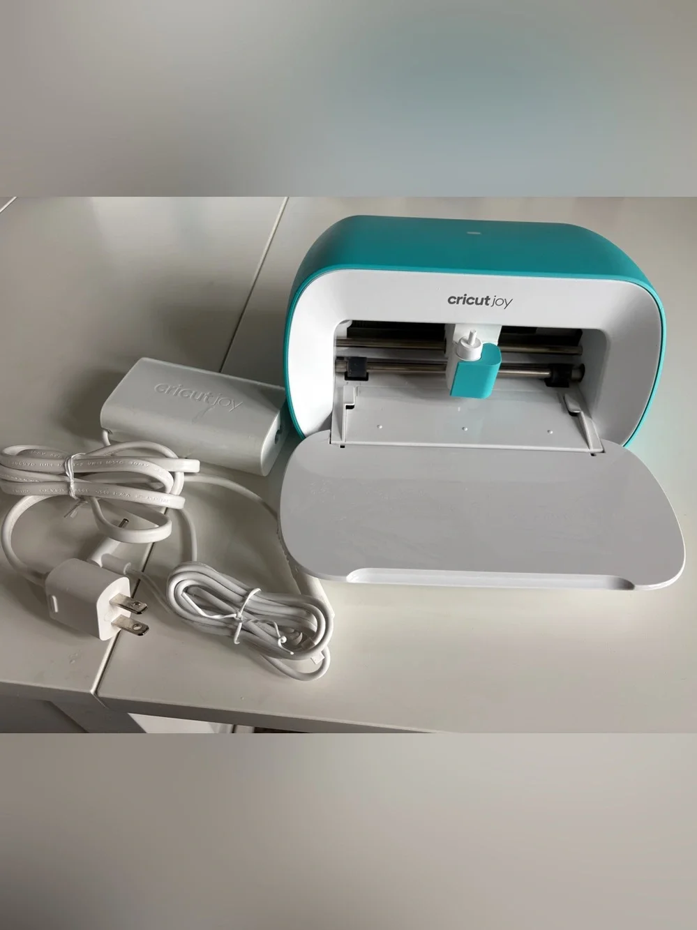 Cricut Joy Compact Cutting Machine in Teal and White with Accessories - Picture 7 of 9
